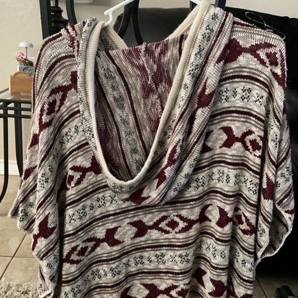 Vanilla Star Small red and cream poncho - Picture 3 of 4